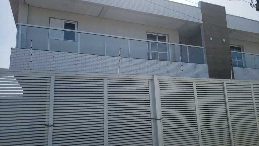 Sobrado em Praia Grande, no bairro Tupiry