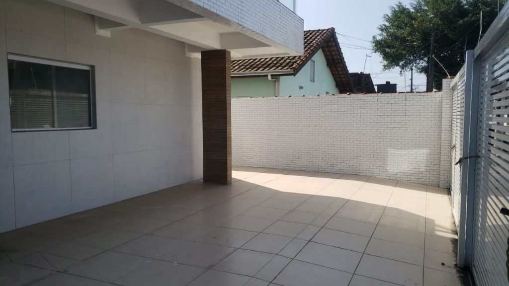 Sobrado em Praia Grande, no bairro Tupiry