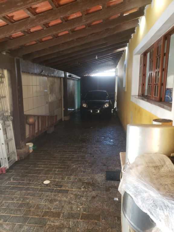 Casa em Praia Grande, no bairro Canto do Forte