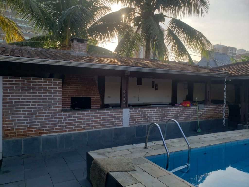 Casa em Praia Grande, no bairro Canto do Forte