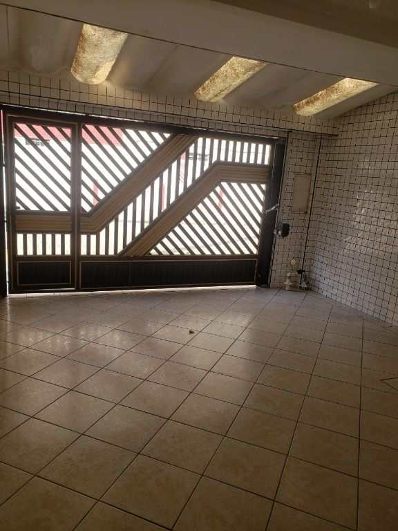 Sobrado em Praia Grande, no bairro Guilhermina