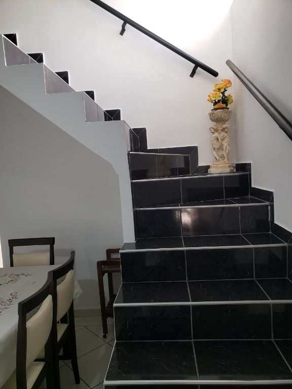 Sobrado em Praia Grande, no bairro Guilhermina