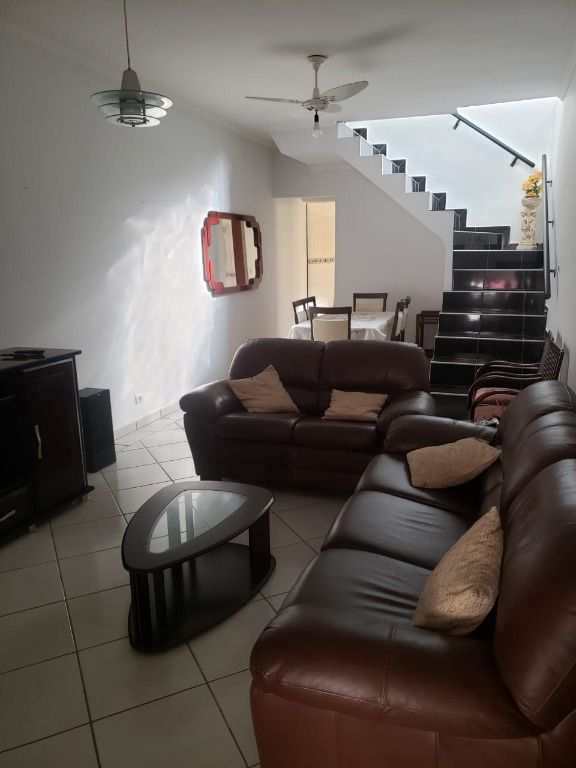 Sobrado em Praia Grande, no bairro Guilhermina