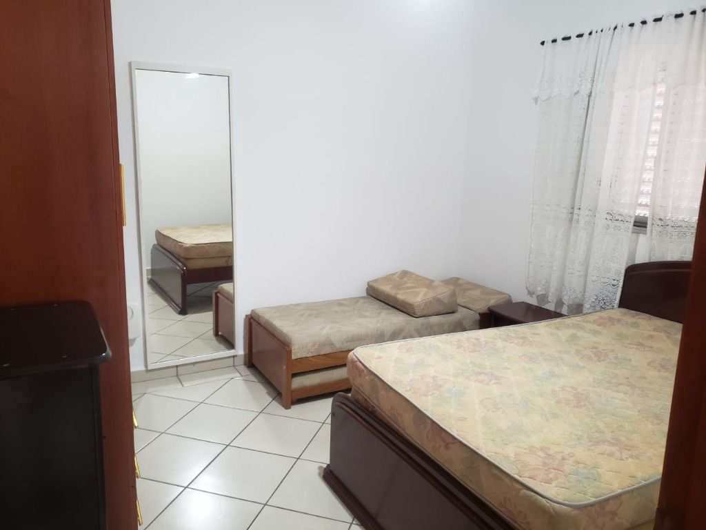 Sobrado em Praia Grande, no bairro Guilhermina