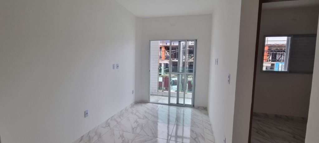 Casa em Praia Grande, no bairro Mirim