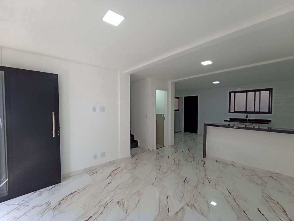 Sobrado em Praia Grande, no bairro Tupi