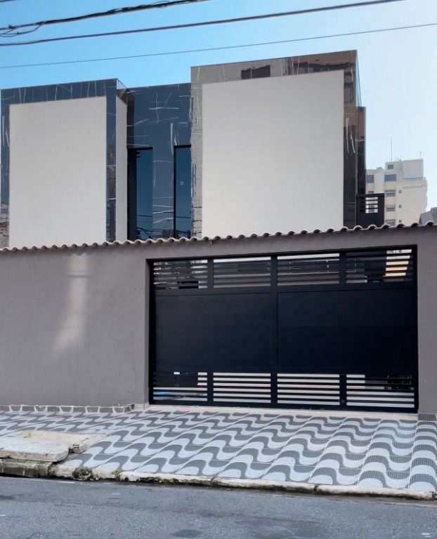 Sobrado em Praia Grande, no bairro Tupi