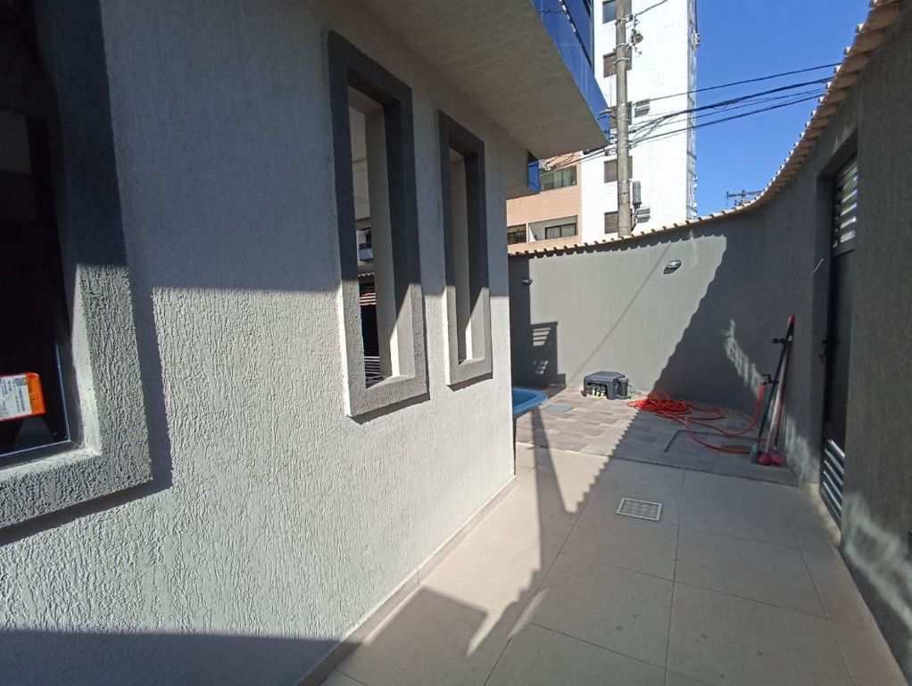 Sobrado em Praia Grande, no bairro Tupi