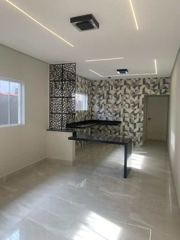 Casa em Praia Grande, no bairro Mirim