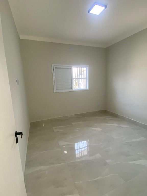 Casa em Praia Grande, no bairro Mirim