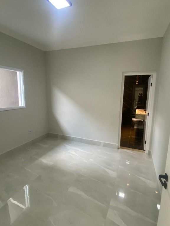 Casa em Praia Grande, no bairro Mirim