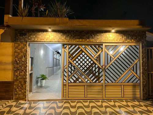 Casa, código 8821 em Praia Grande, bairro Mirim