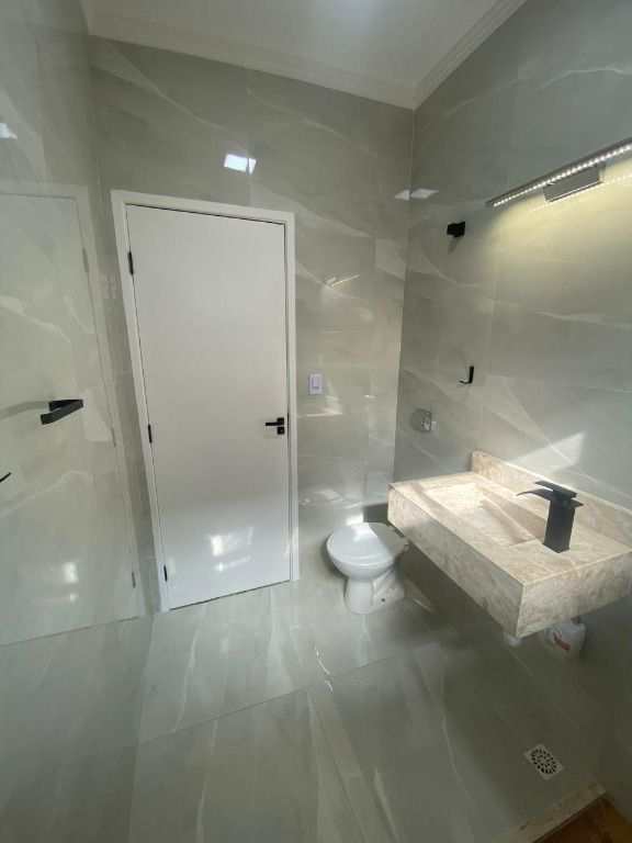 Casa em Praia Grande, no bairro Mirim