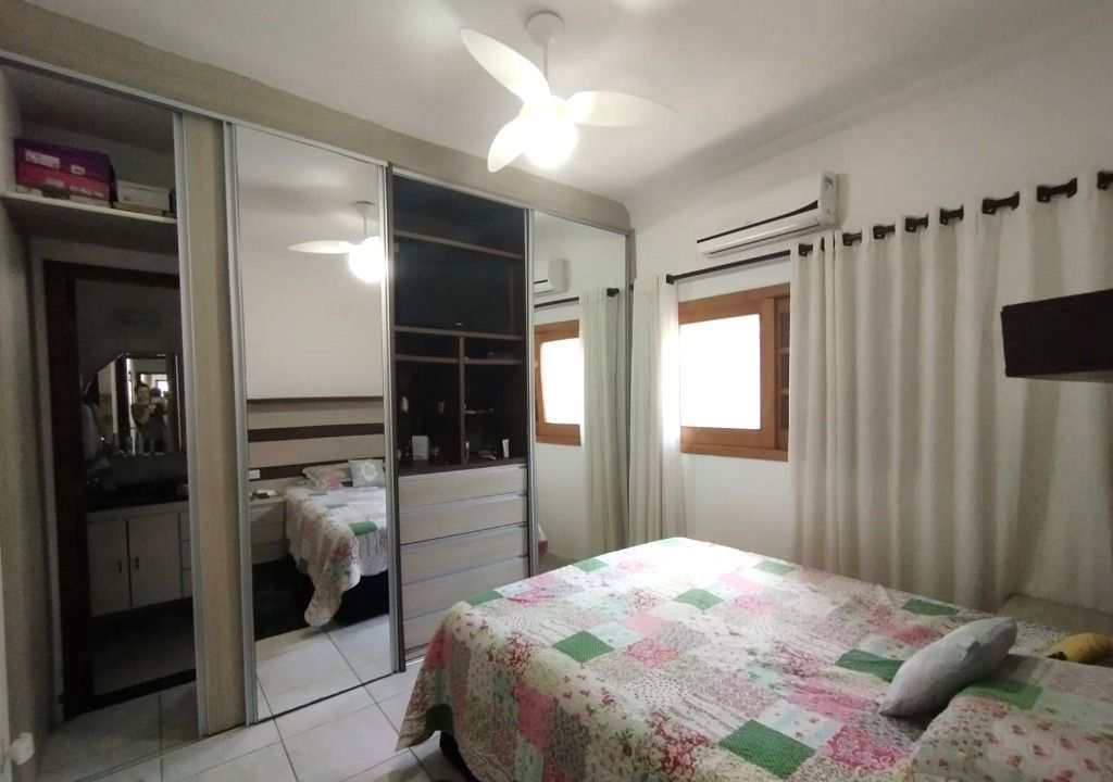 Casa em Praia Grande, no bairro Aviação