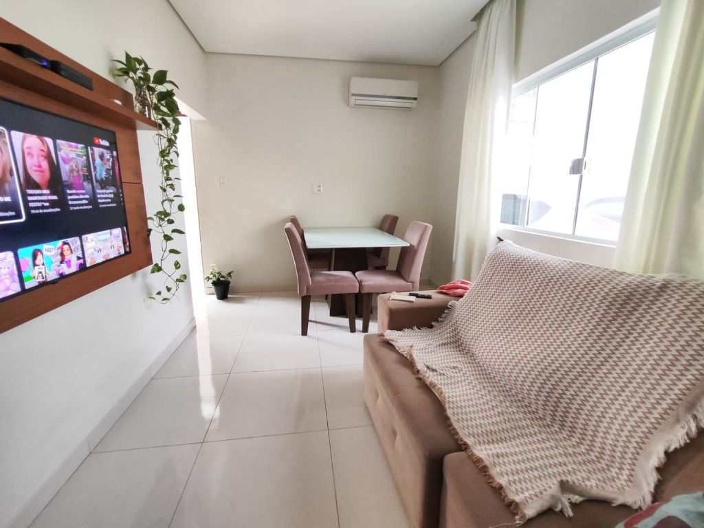 Casa em Praia Grande, no bairro Boqueirão