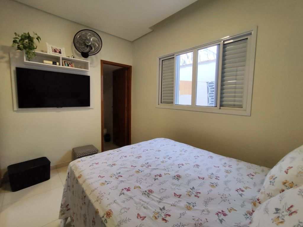 Casa em Praia Grande, no bairro Boqueirão