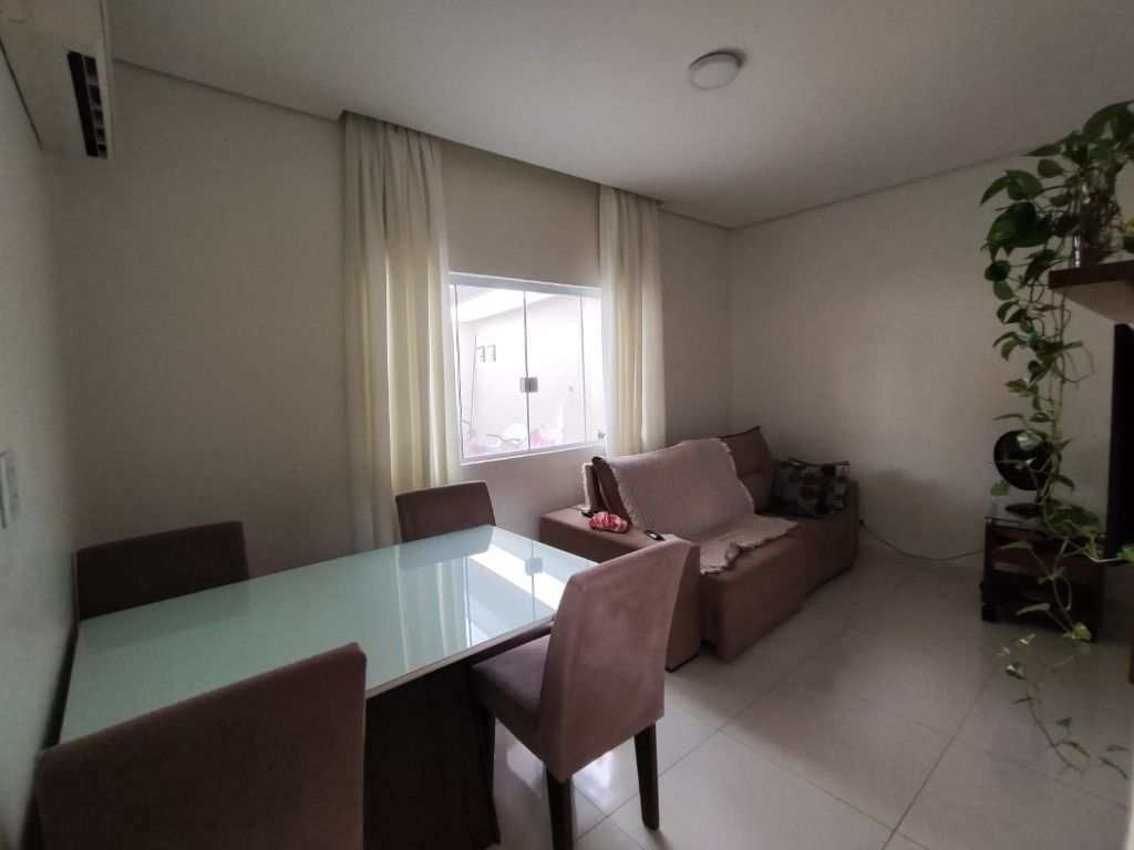 Casa em Praia Grande, no bairro Boqueirão