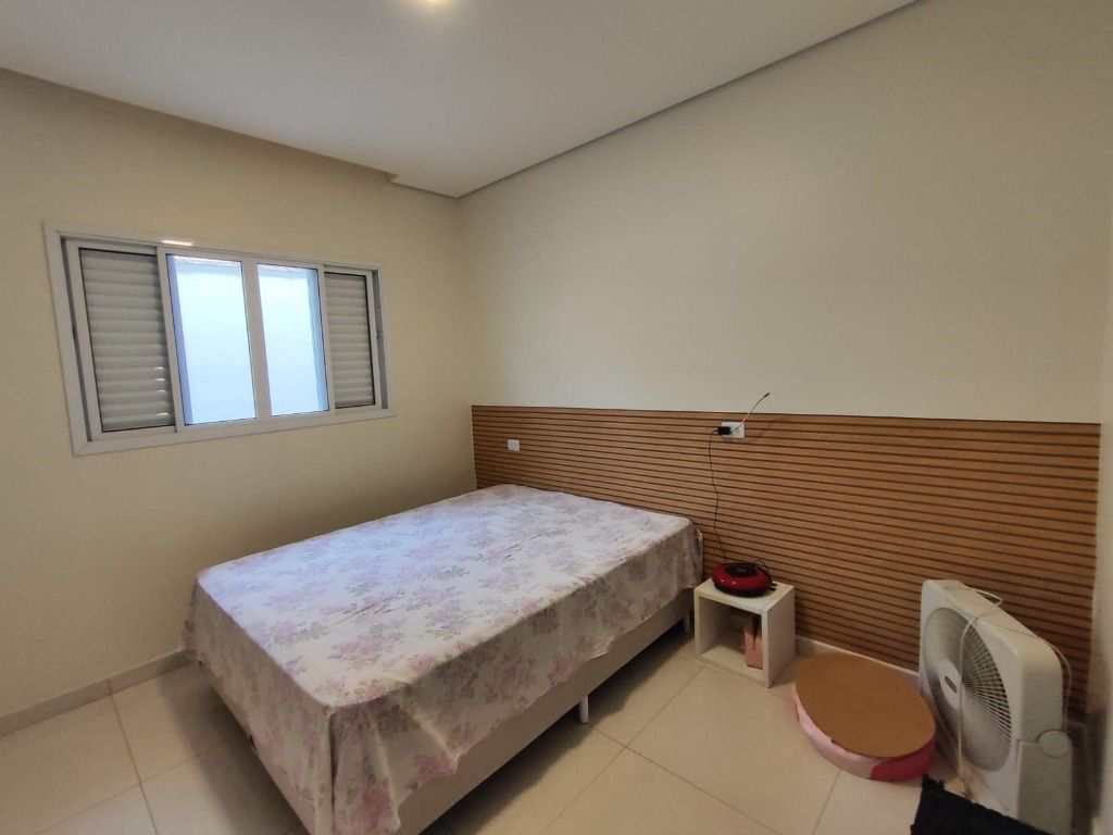 Casa em Praia Grande, no bairro Boqueirão