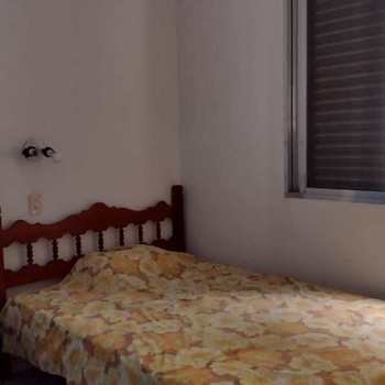 Kitnet em Praia Grande, bairro Guilhermina