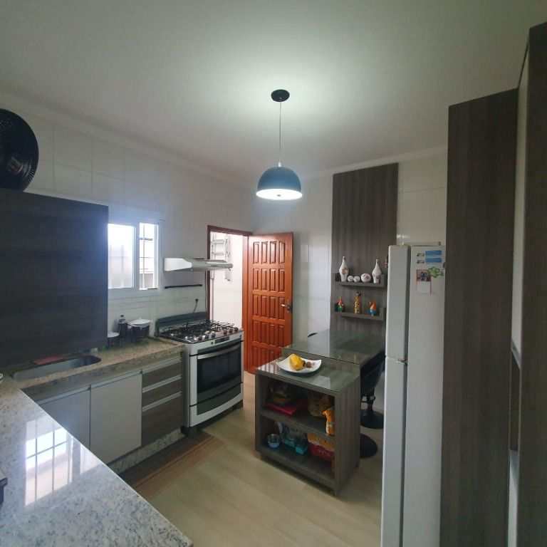 Sobrado em Praia Grande, no bairro Guilhermina