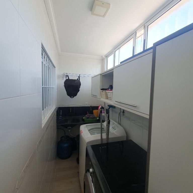 Sobrado em Praia Grande, no bairro Guilhermina