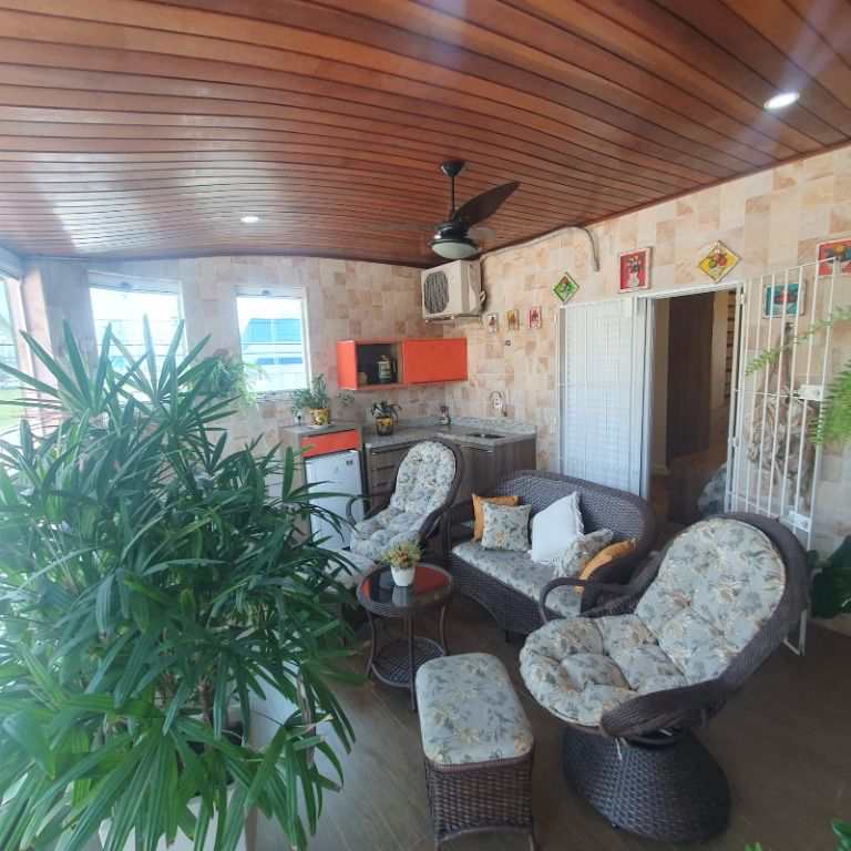 Sobrado em Praia Grande, no bairro Guilhermina