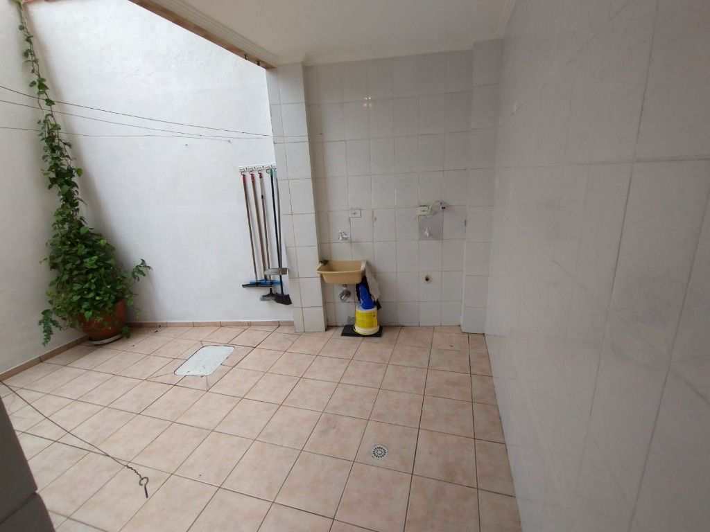 Sobrado em Praia Grande, no bairro Guilhermina