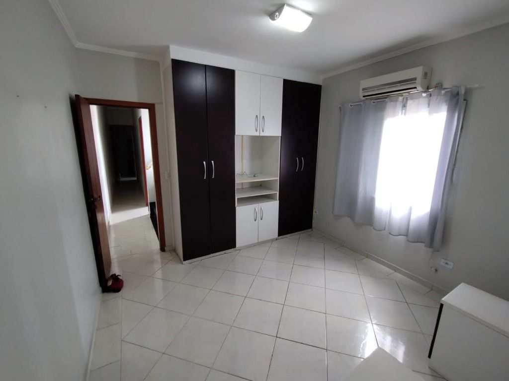 Sobrado em Praia Grande, no bairro Guilhermina