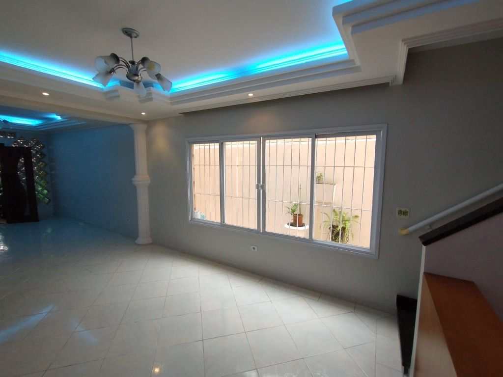 Sobrado em Praia Grande, no bairro Guilhermina
