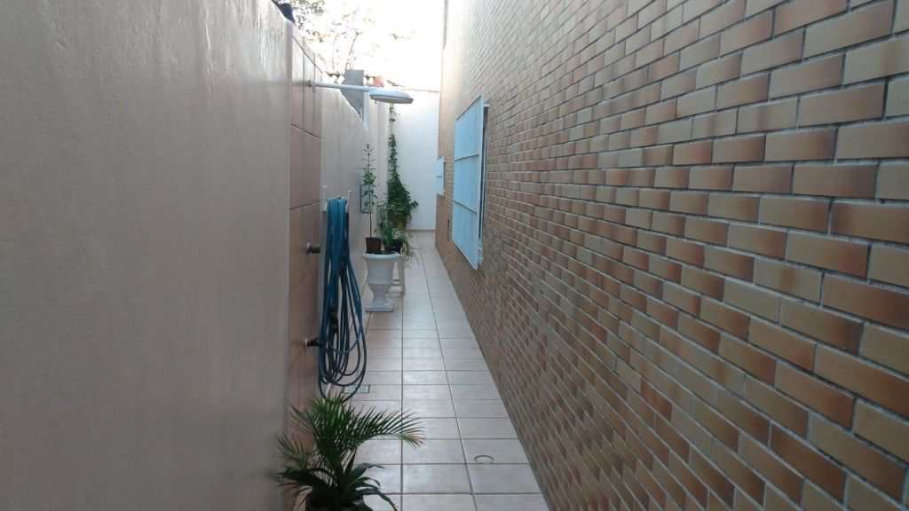Sobrado em Praia Grande, no bairro Guilhermina