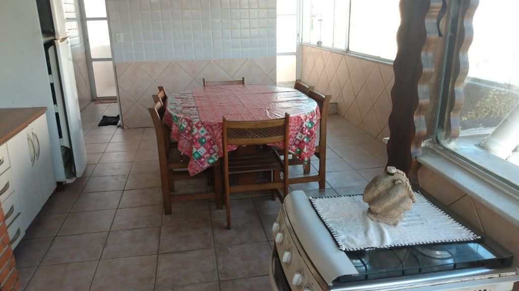Sobrado em Praia Grande, no bairro Guilhermina
