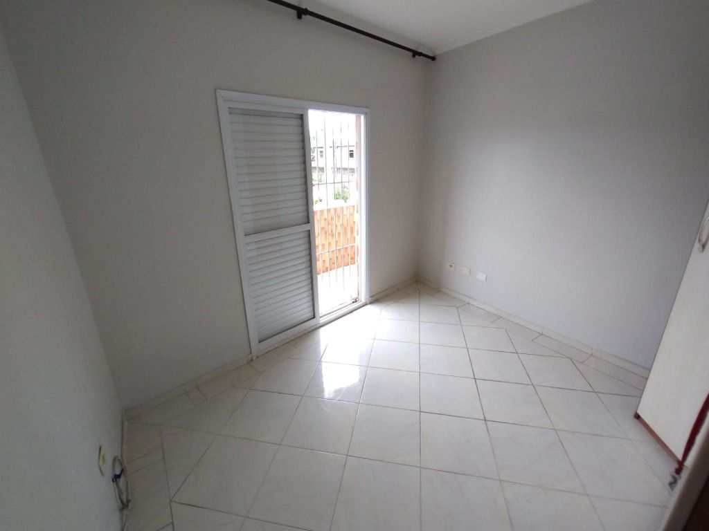 Sobrado em Praia Grande, no bairro Guilhermina