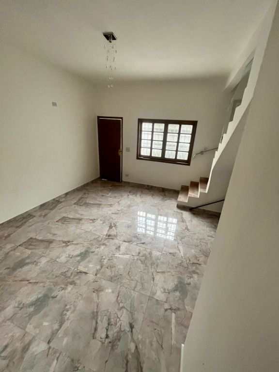 Sobrado em Praia Grande, no bairro Tupi