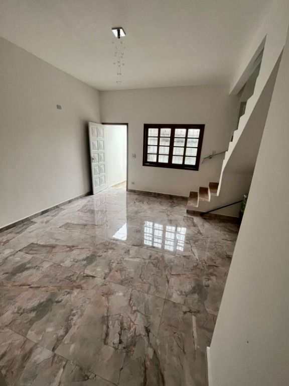 Sobrado em Praia Grande, no bairro Tupi