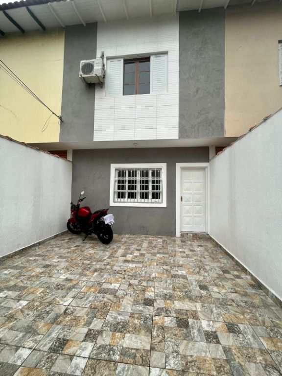 Sobrado em Praia Grande, no bairro Tupi