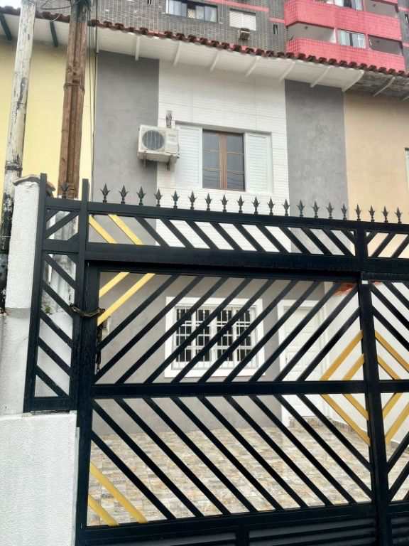 Sobrado em Praia Grande, no bairro Tupi