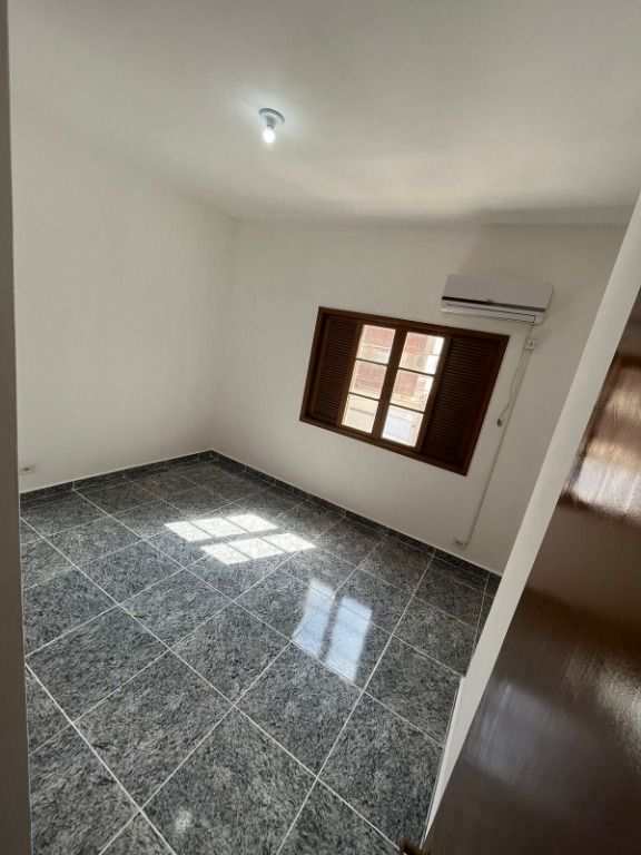 Sobrado em Praia Grande, no bairro Tupi