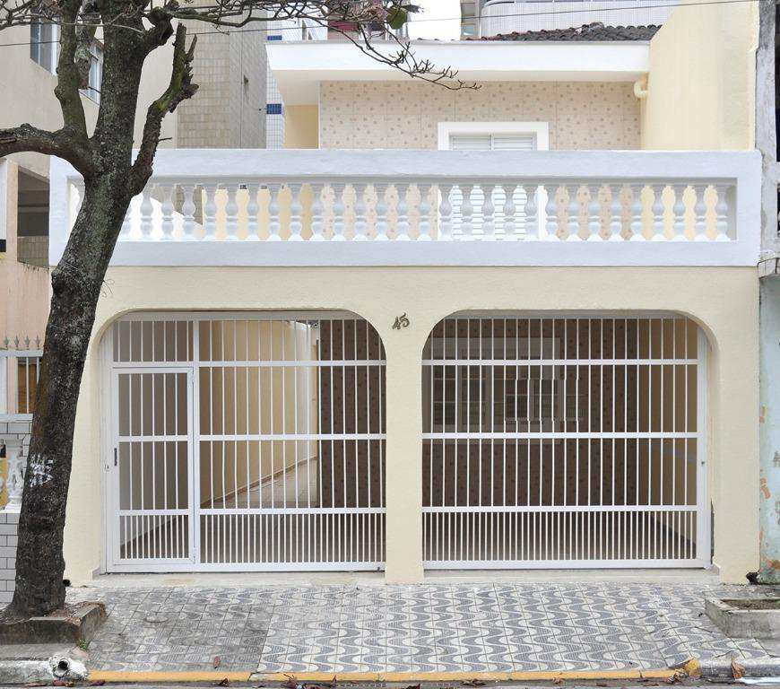 Sobrado em Praia Grande, no bairro Tupi