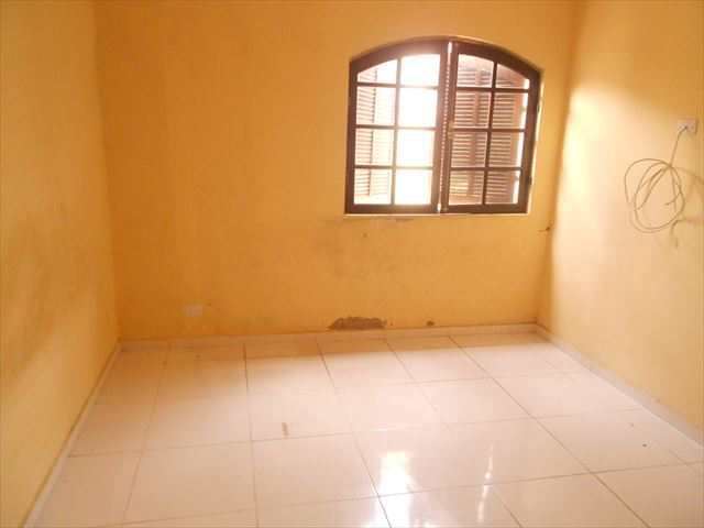 Casa em Praia Grande, no bairro Guilhermina