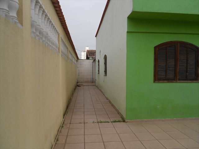 Casa em Praia Grande, no bairro Guilhermina