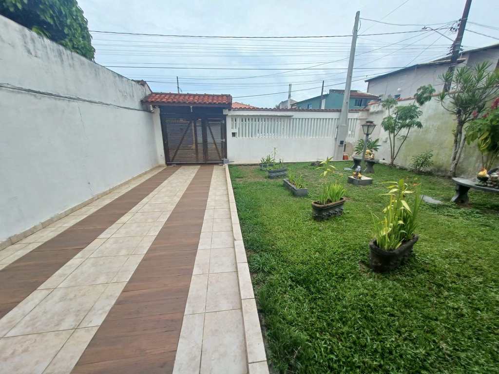 Casa em Itanhaém, no bairro Jardim Suarão (Praia)