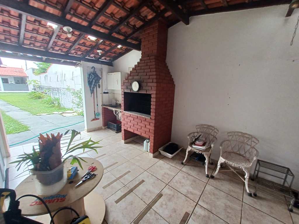 Casa em Itanhaém, no bairro Jardim Suarão (Praia)