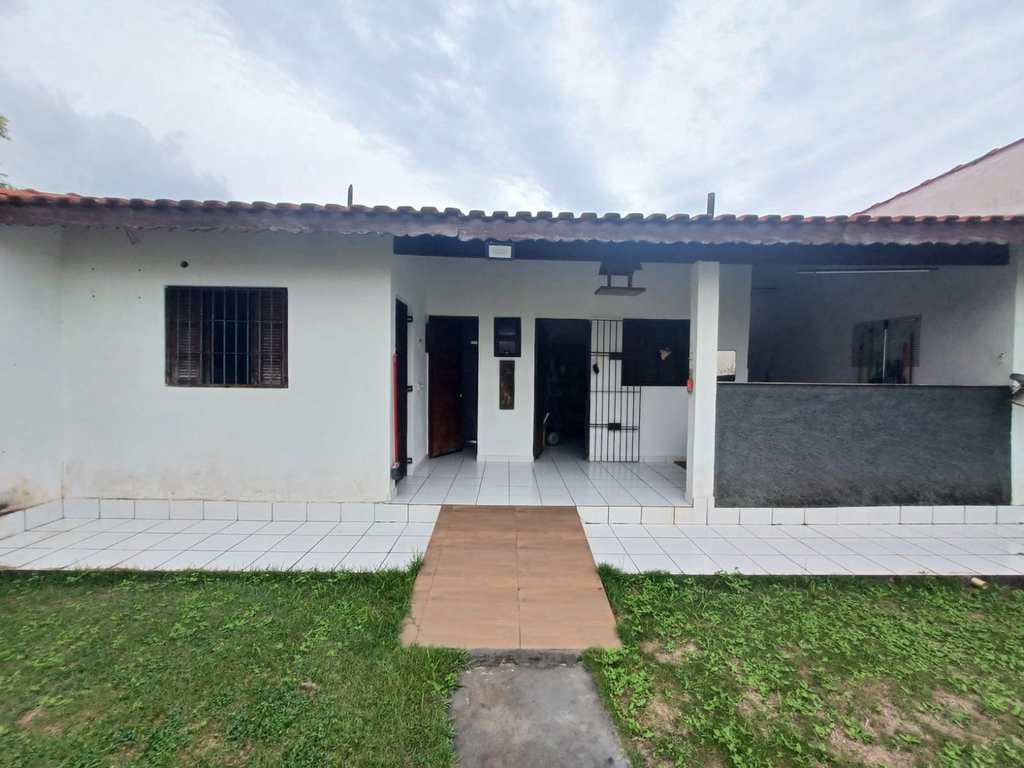 Casa em Itanhaém, no bairro Jardim Suarão (Praia)