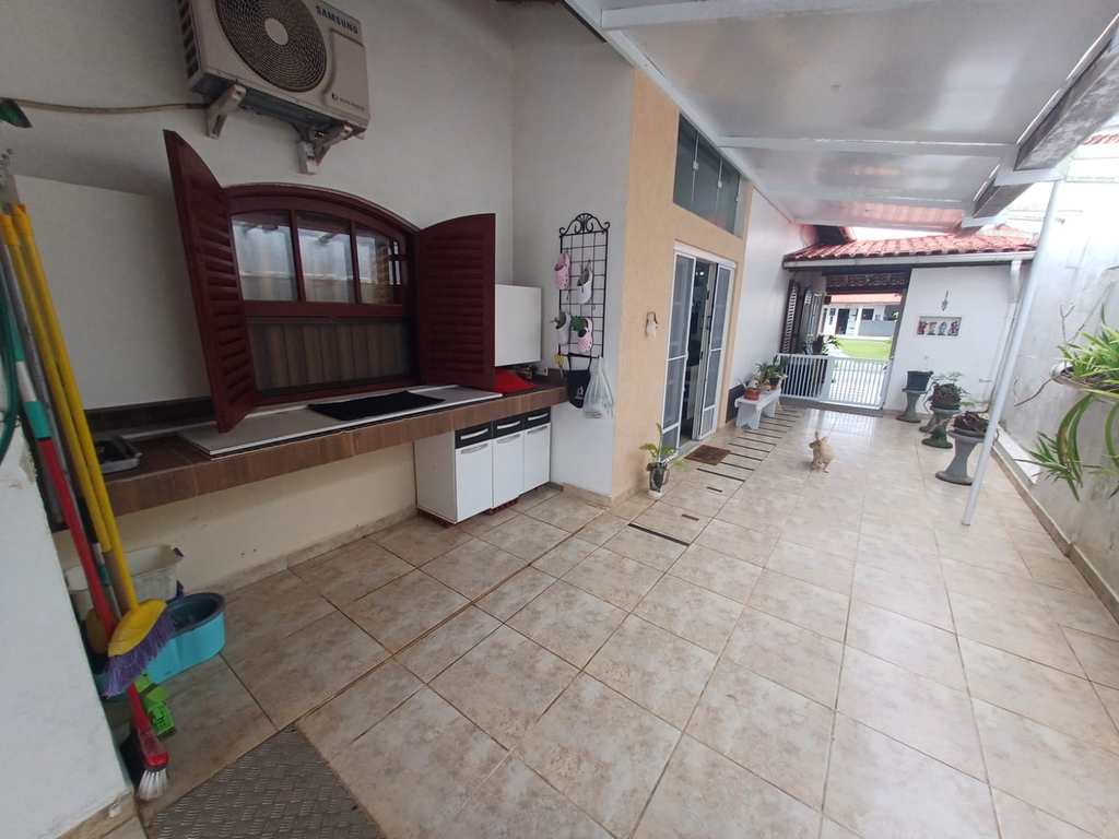 Casa em Itanhaém, no bairro Jardim Suarão (Praia)