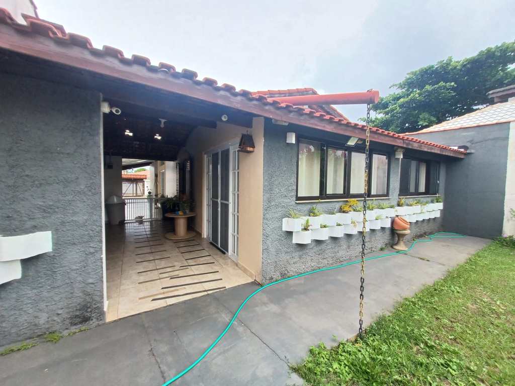 Casa em Itanhaém, no bairro Jardim Suarão (Praia)