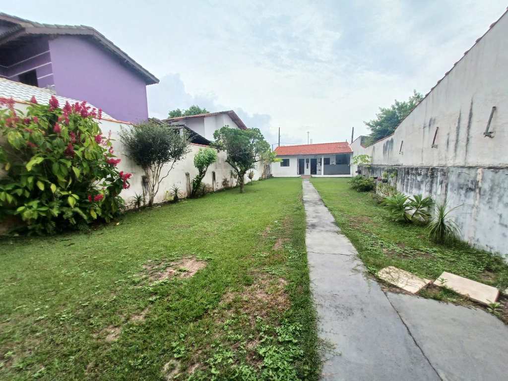 Casa em Itanhaém, no bairro Jardim Suarão (Praia)