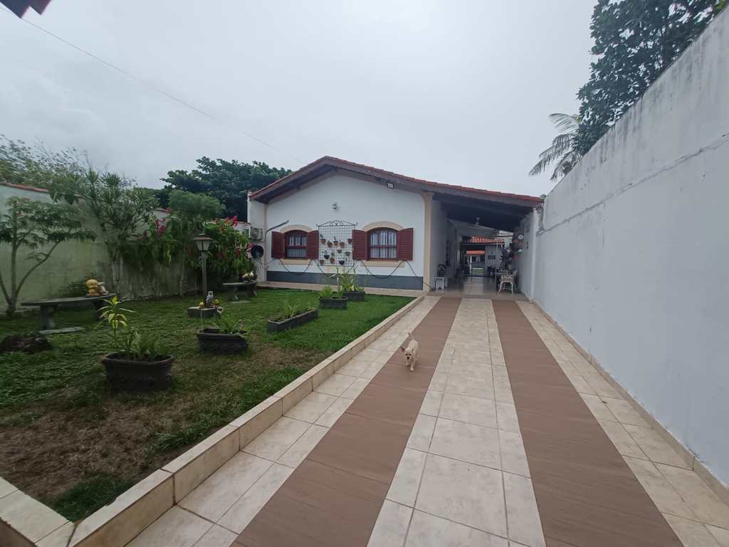 Casa em Itanhaém, no bairro Jardim Suarão (Praia)