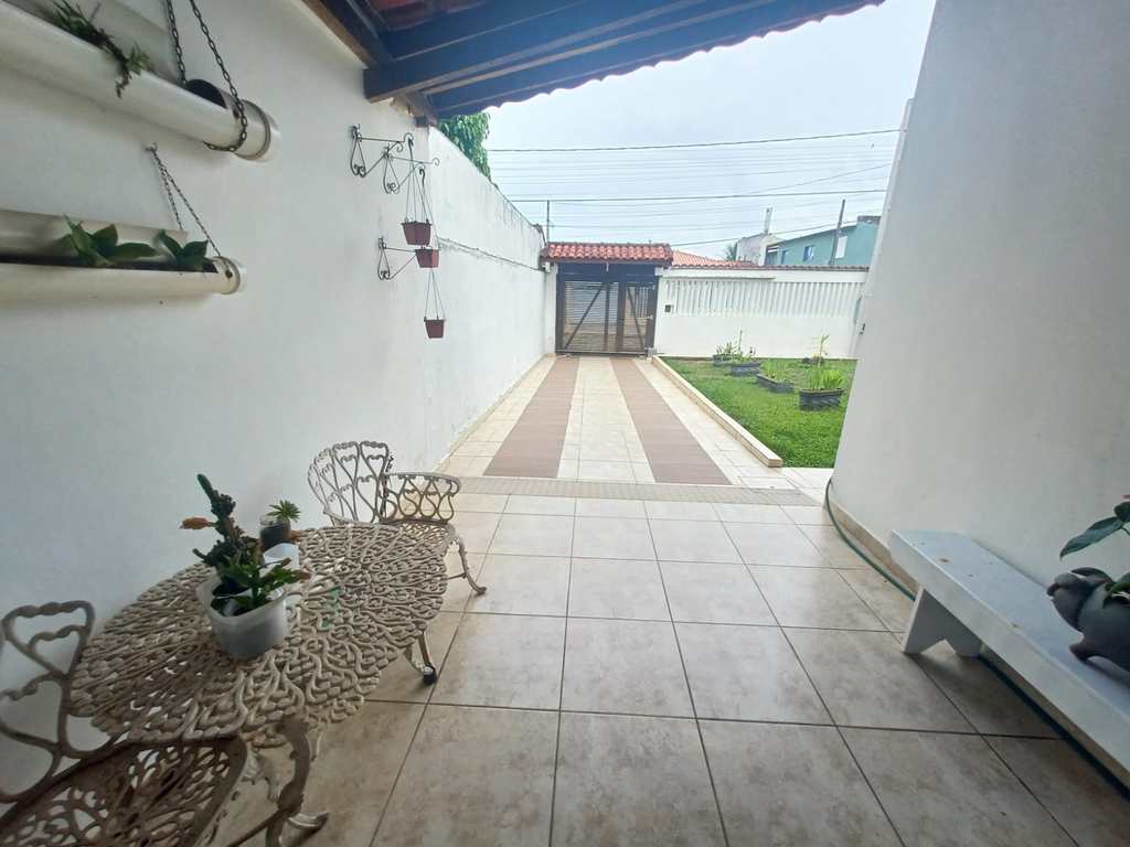 Casa em Itanhaém, no bairro Jardim Suarão (Praia)