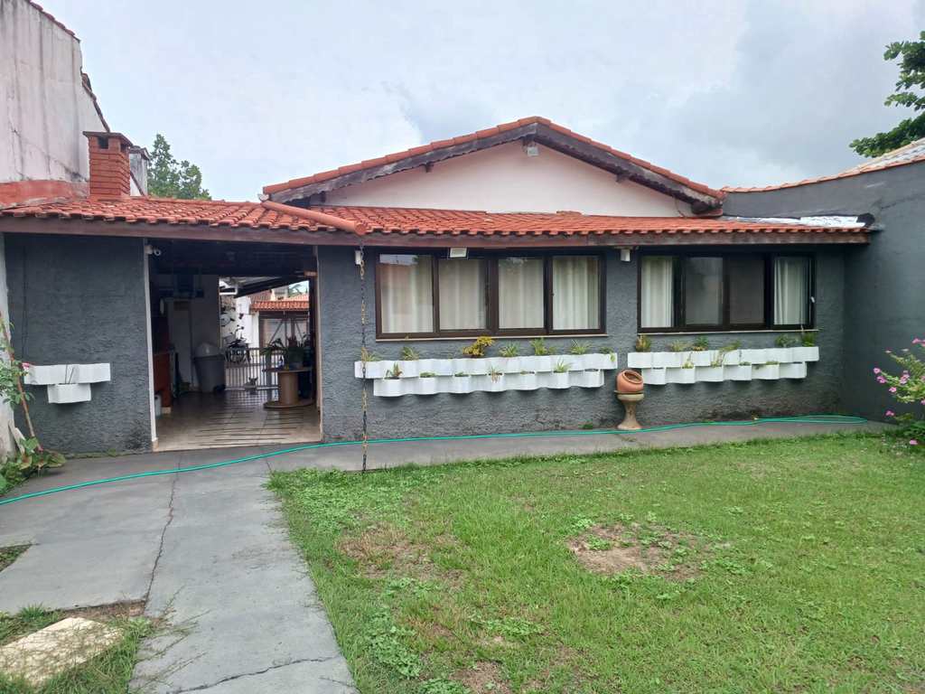 Casa em Itanhaém, no bairro Jardim Suarão (Praia)