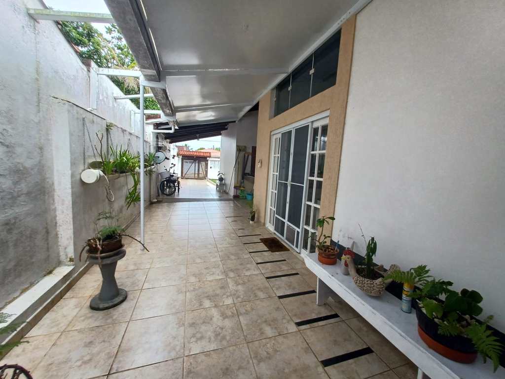 Casa em Itanhaém, no bairro Jardim Suarão (Praia)